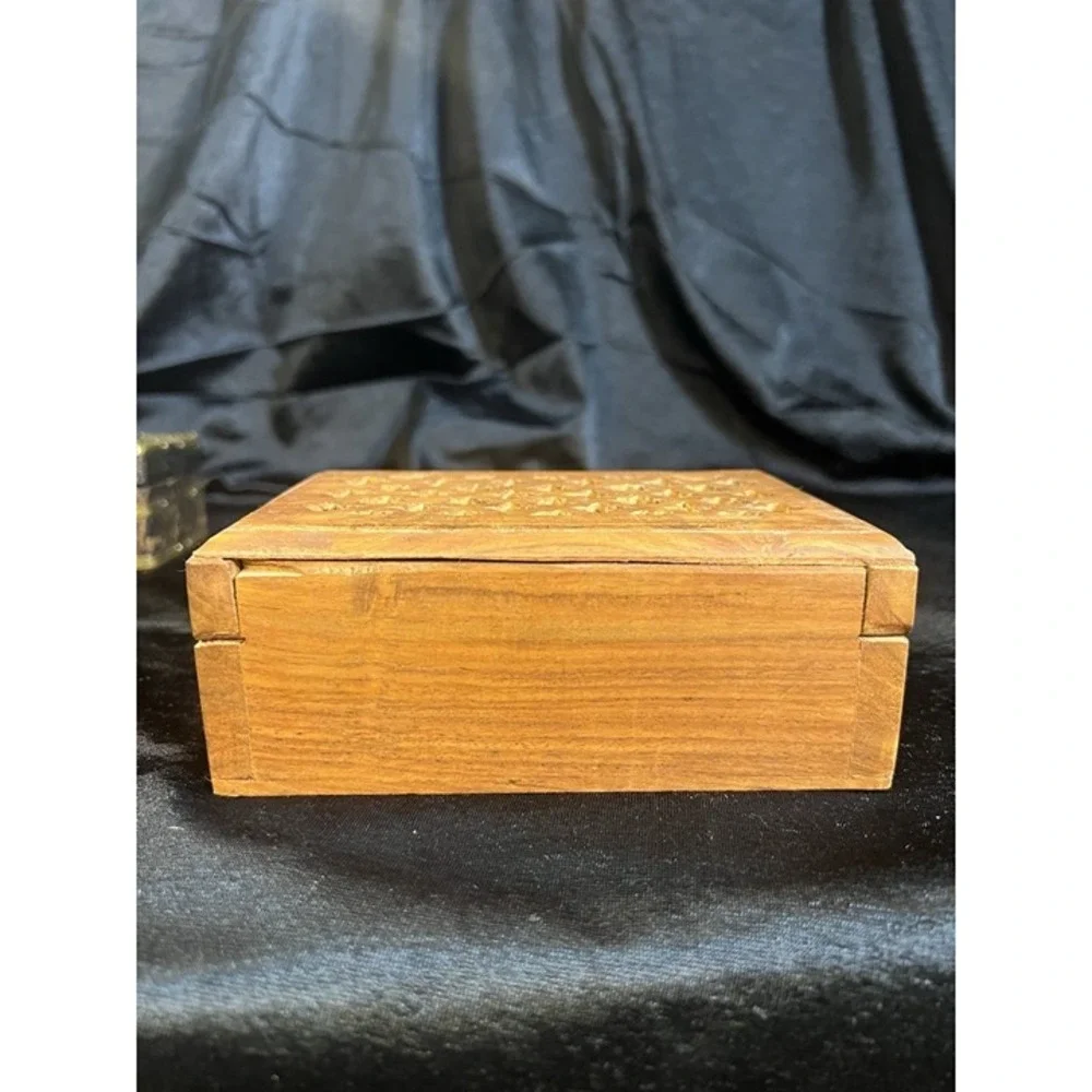 VTG PIERCED WOOD TRINKET BOX 6 x 4 x 2.5‎ (2191)